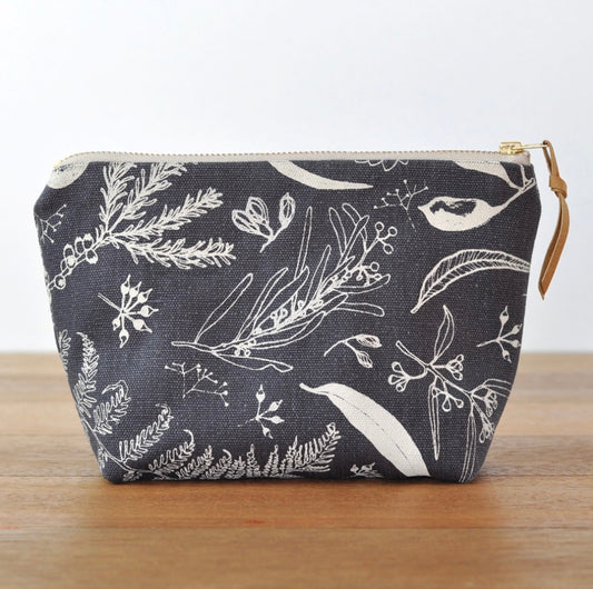 One Thousand Lines Gathered Pouch / Flat Bottom - Charcoal
