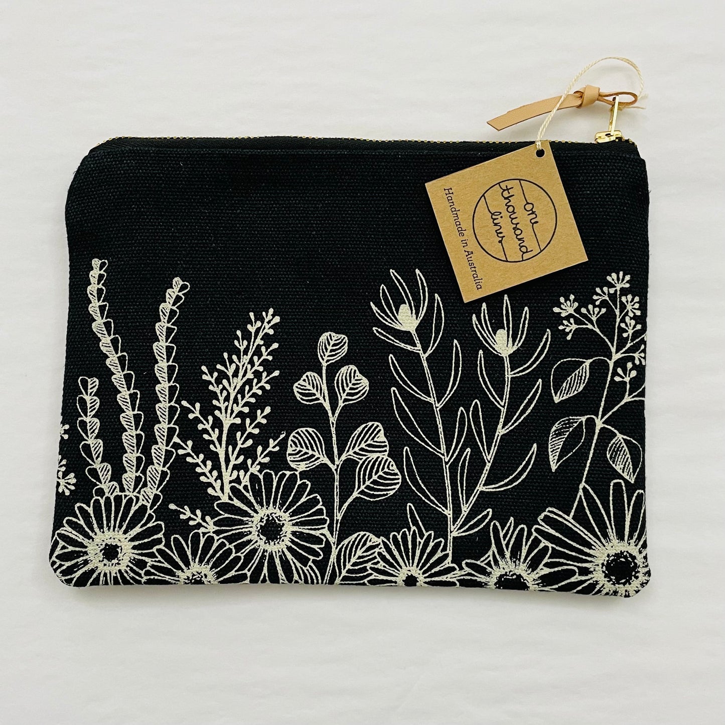 One Thousand Lines Daisies Pouch - Black