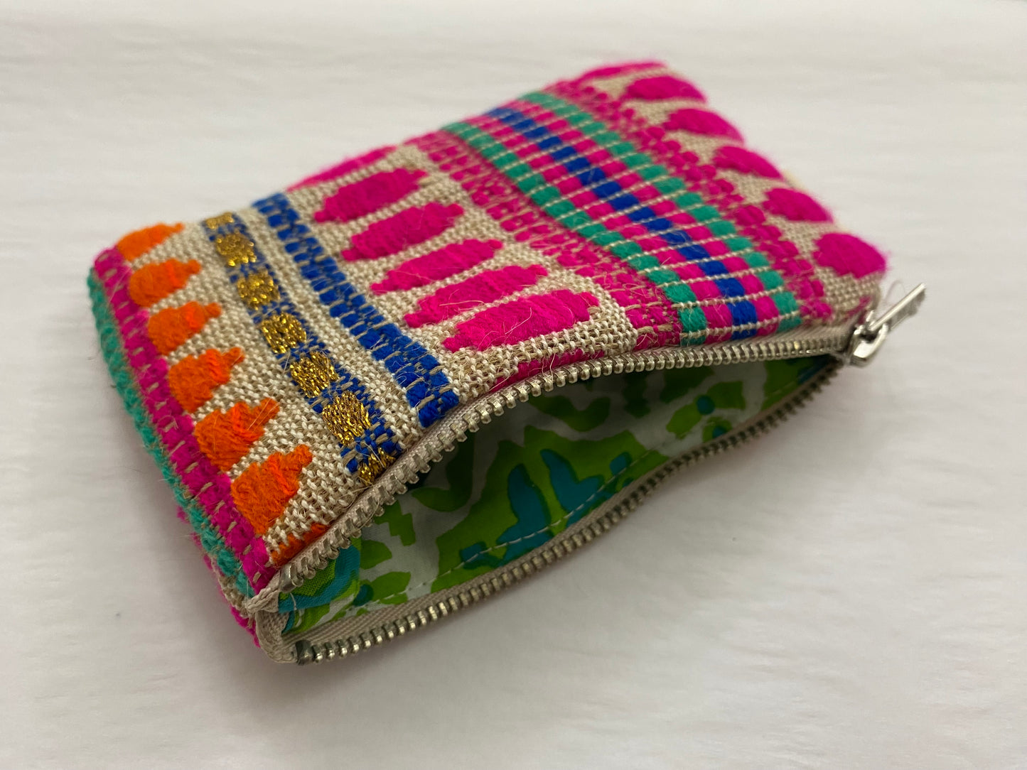 Ivy & Hilda - Light travel pouch/ coin purse (textured)