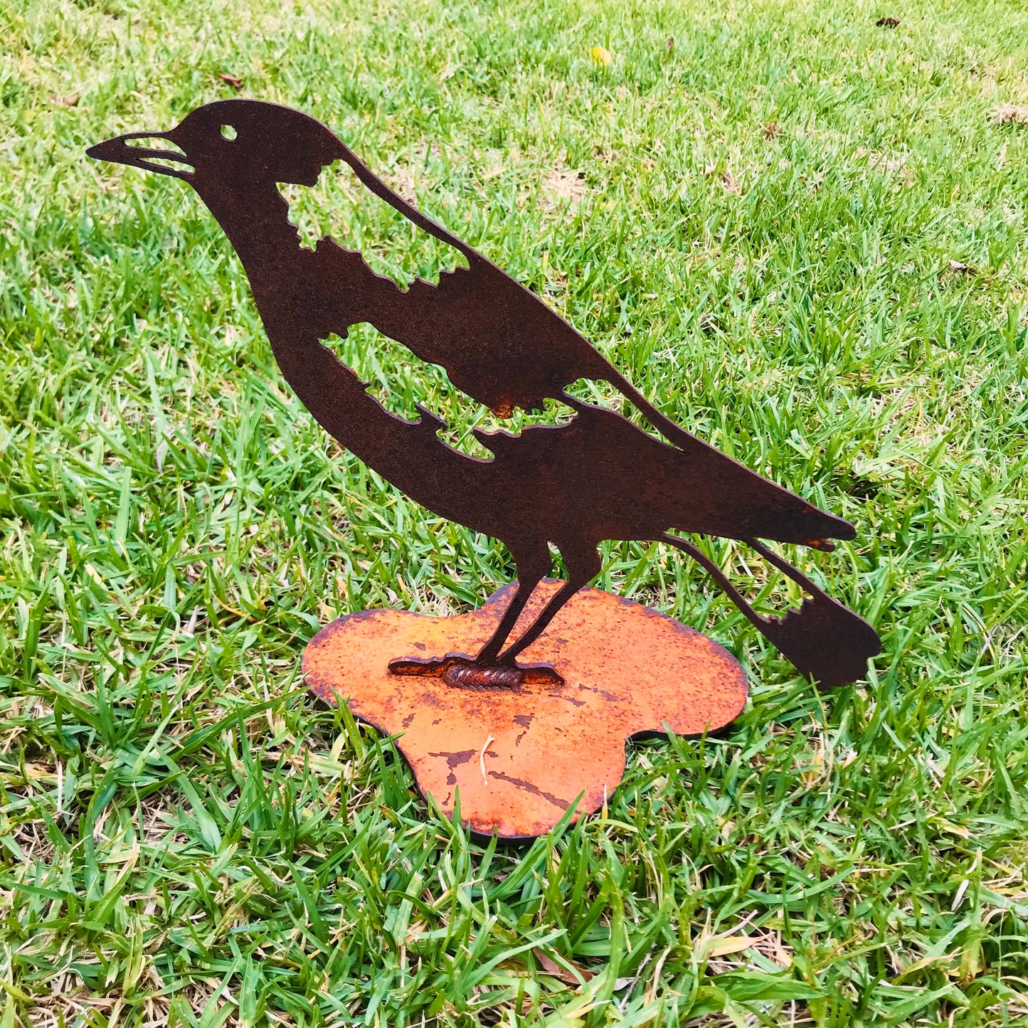 Overwrought Magpie Looking Forward Stand