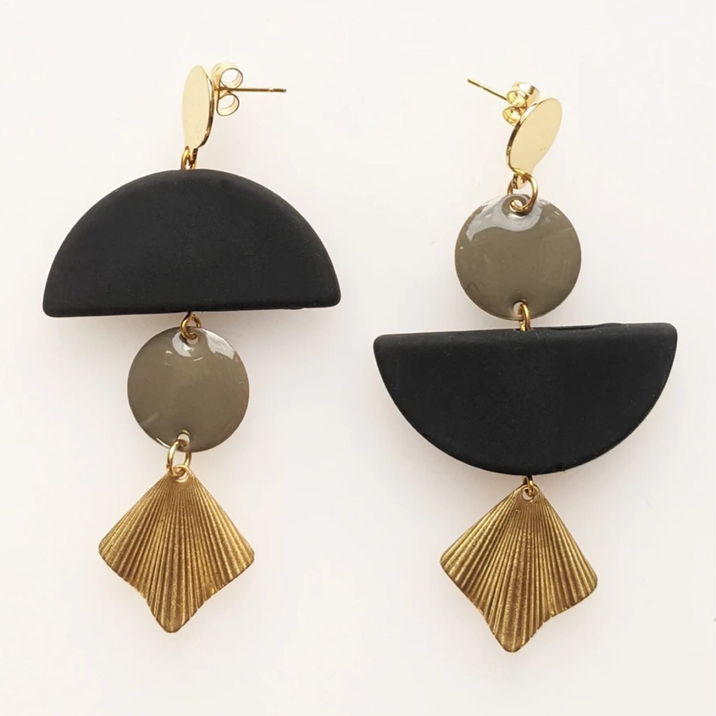 Middle Child Earrings Lovefool Black