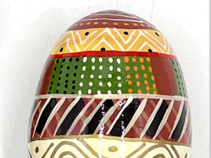 Better World Arts - Lacquerware Egg, Josette Papajua